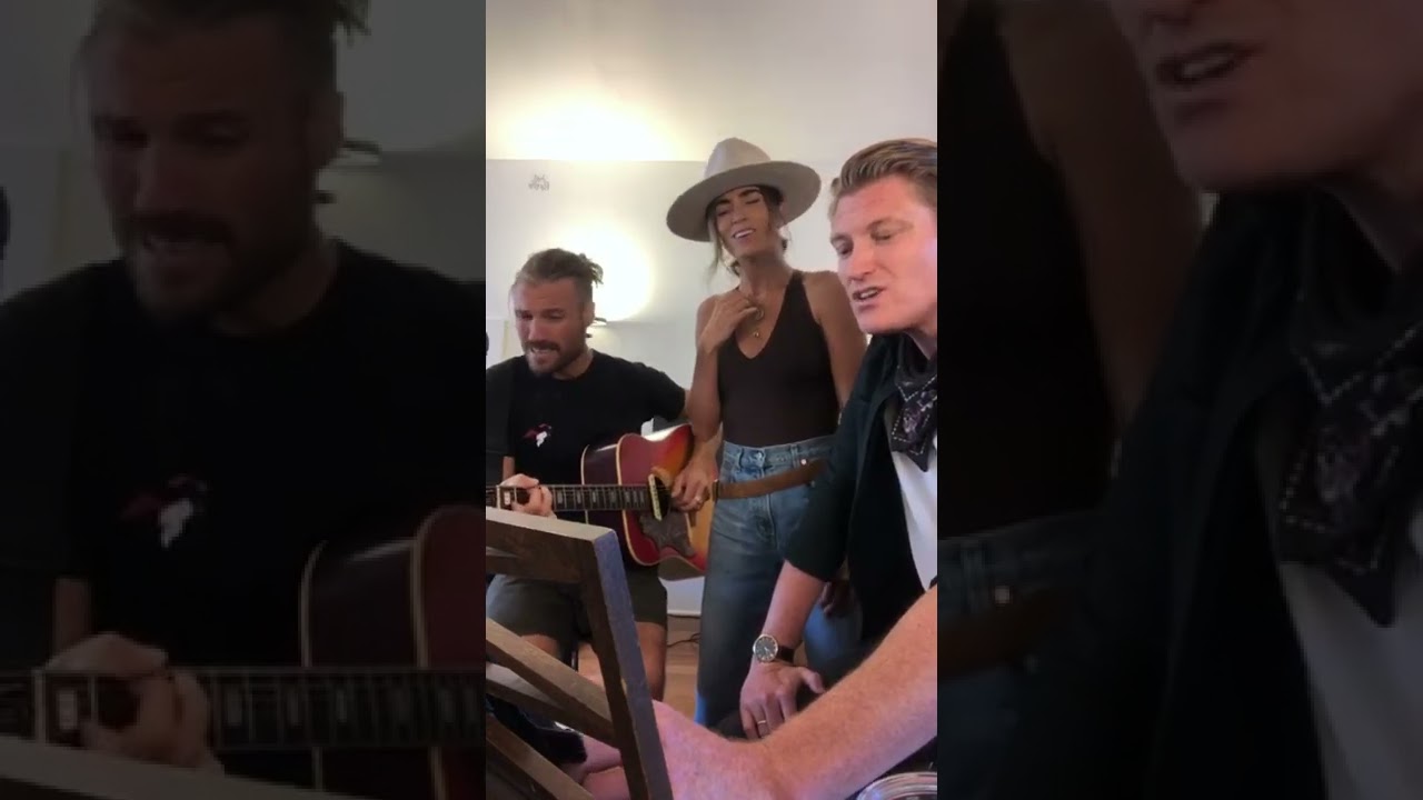 Nikki Reed & The Brothers Koren Singing/ 2022/Augustus/27