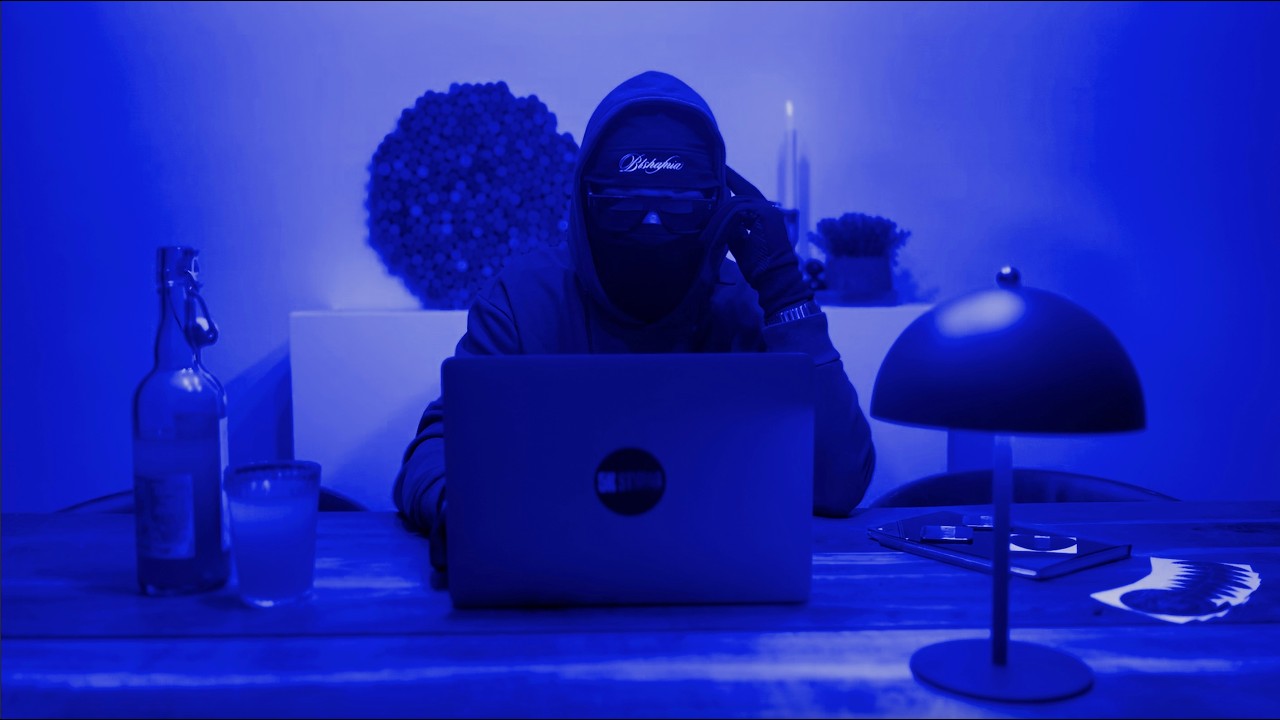 DNEER - HISTORY (Officiel Musikvideo)