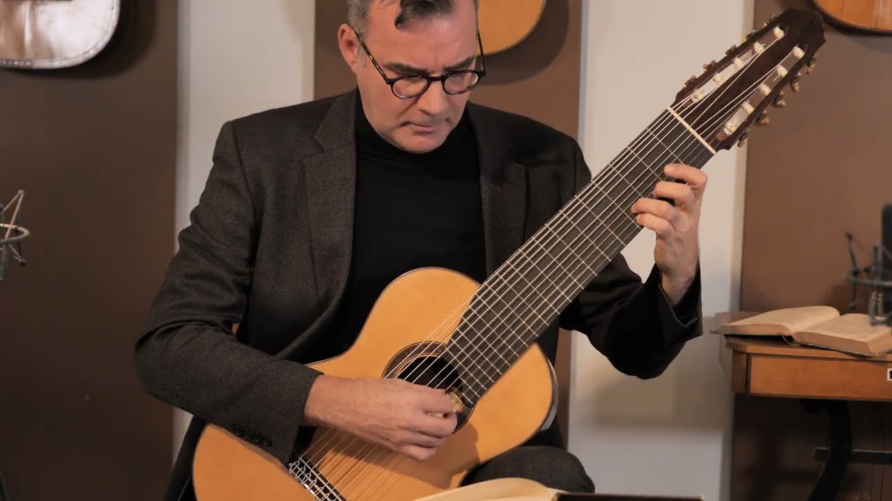 J.S.Bach: Sarabande BWV 995 - Rody van Gemert 10 string guitar