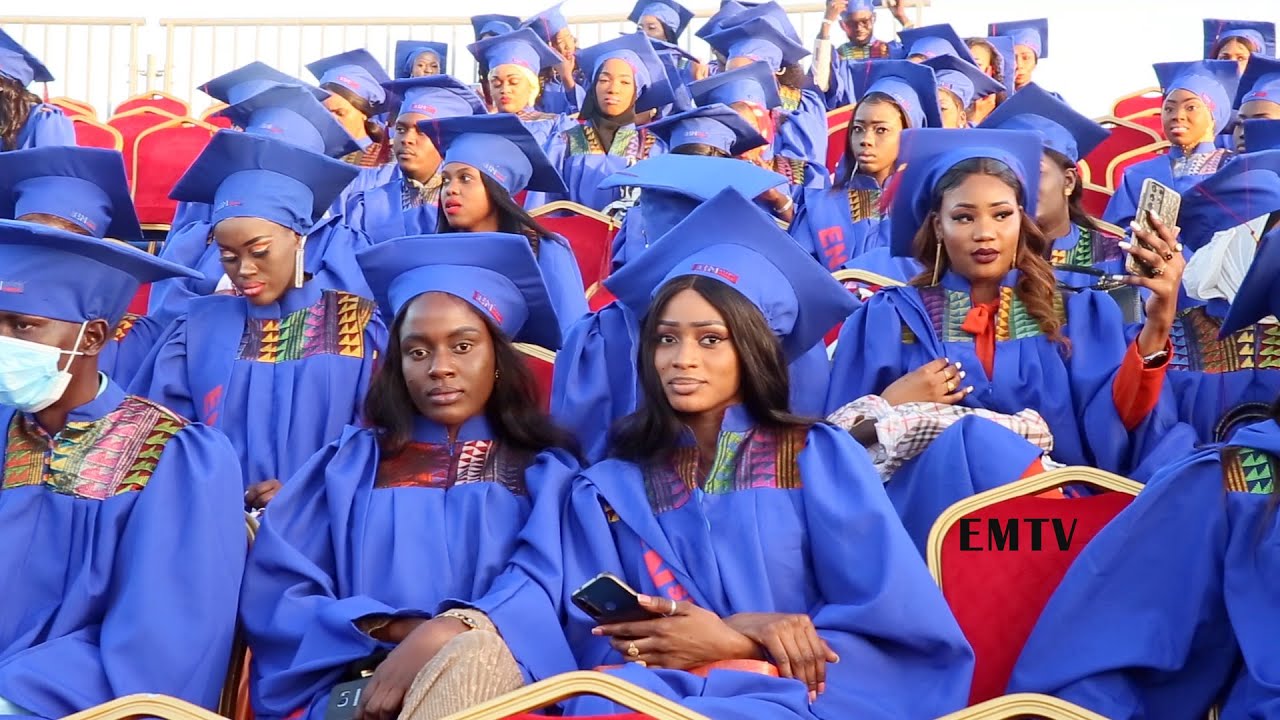 Cérémonie de graduation Ensup Afrique : réactions des diplômés et des  parents.