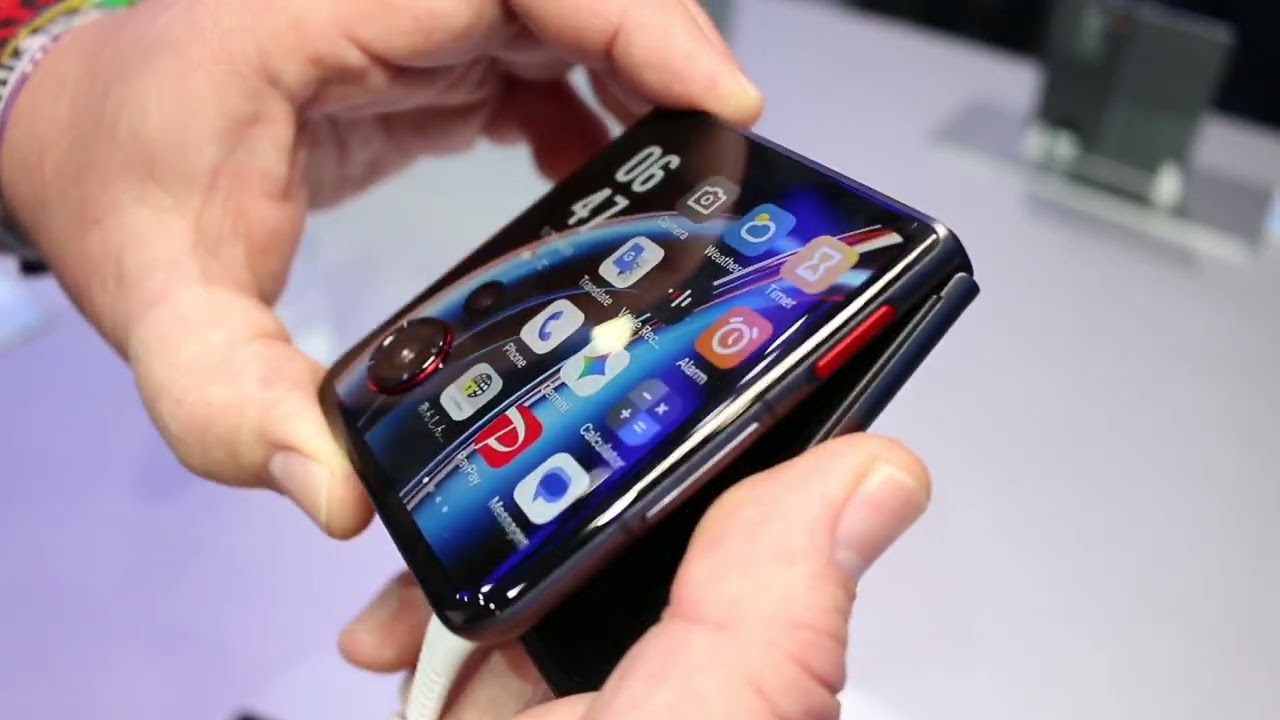 Nubia Flip 3 - hands on with the cheap but GOOD clamshell foldable smartphone at MWC 2026