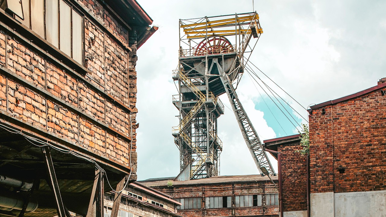 Wejście na wieżę szybu Krakus Kopalni Wujek – lato 2023