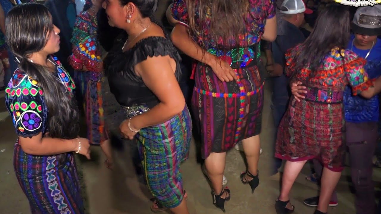 A mover el bote y a romper tacones chicas de cubulco y es xoyita musical