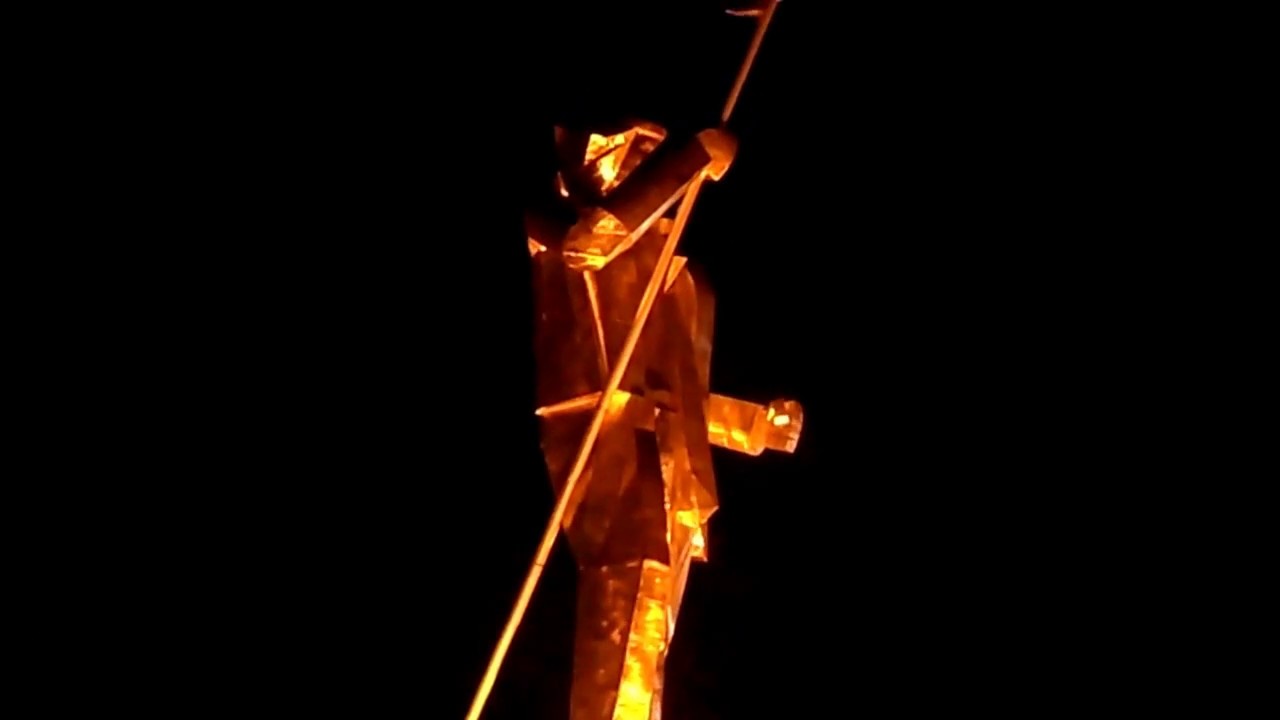 Noche de verano en Posadas Misiones - Monumento a Andresito
