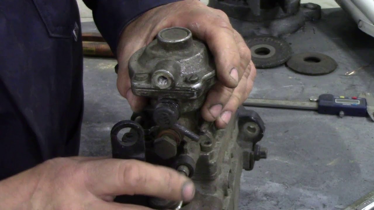 Как заменить соленоид на задней части инжекторного насоса 200 300Tdi