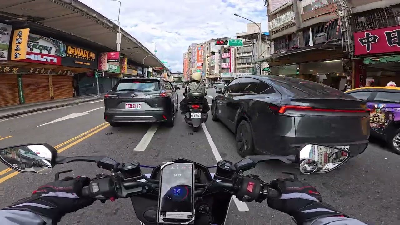 看儀表，不看路