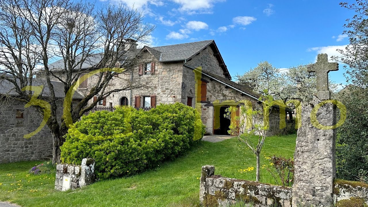 Maison de caractère avec Grange sur le Lévézou en Aveyron