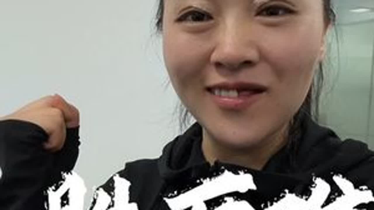 谁说女子不如男？ 只要让我健康的活着、再烂的坎也没办法阻挡能量满满的我，我没有很健康的身体，但我有不怕被击倒的毅力。我没有很好看的面容，但我有很努力。无论多黑的日子不要怕，熬着熬着天就亮了。再烂...