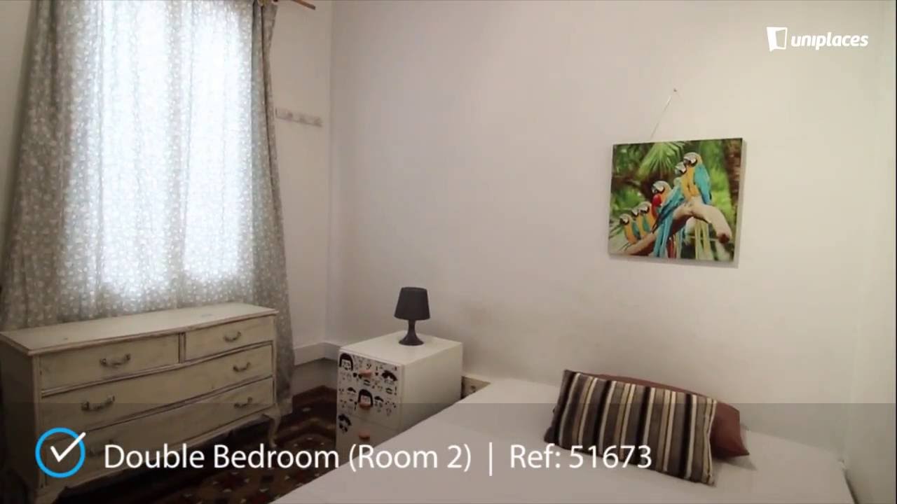 Cosy double bedroom in Dreta de l'eixample