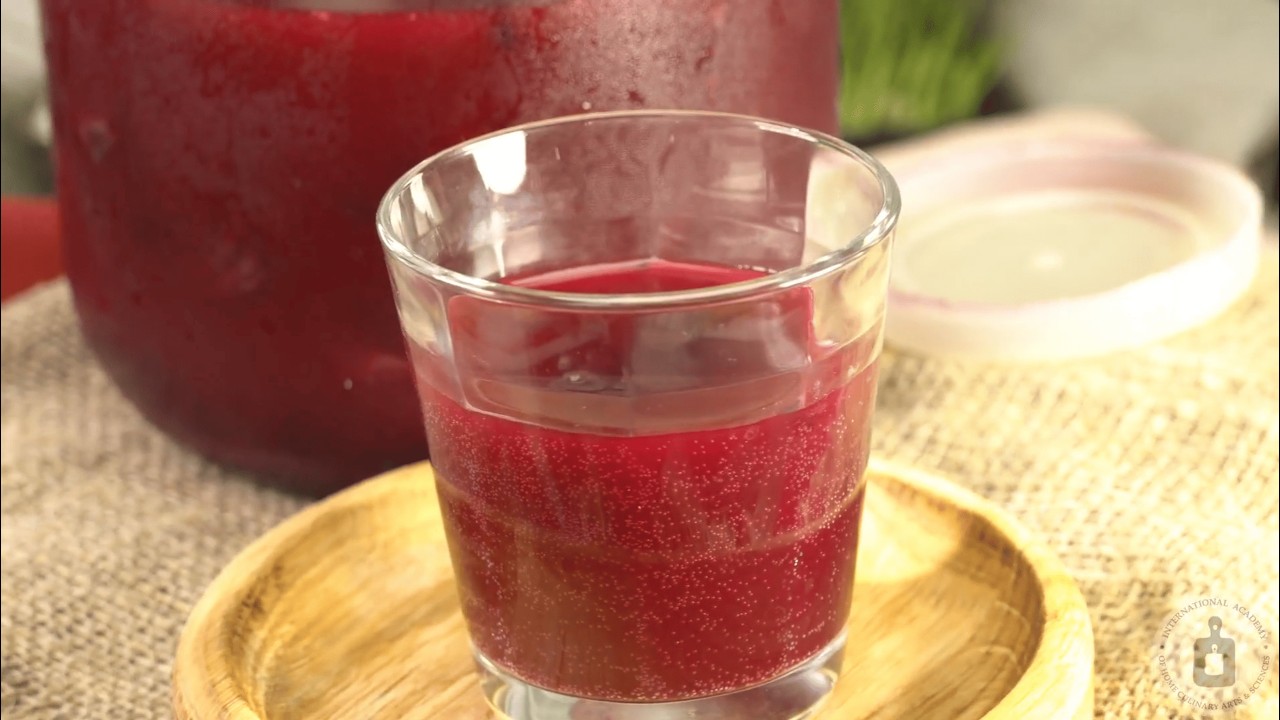 Насичений, із виразною кислинкою. БУРЯКОВИЙ КВАС НА ЗАКВАСЦІ З ДРІЖДЖАМИ ТА ХЛІБОМ