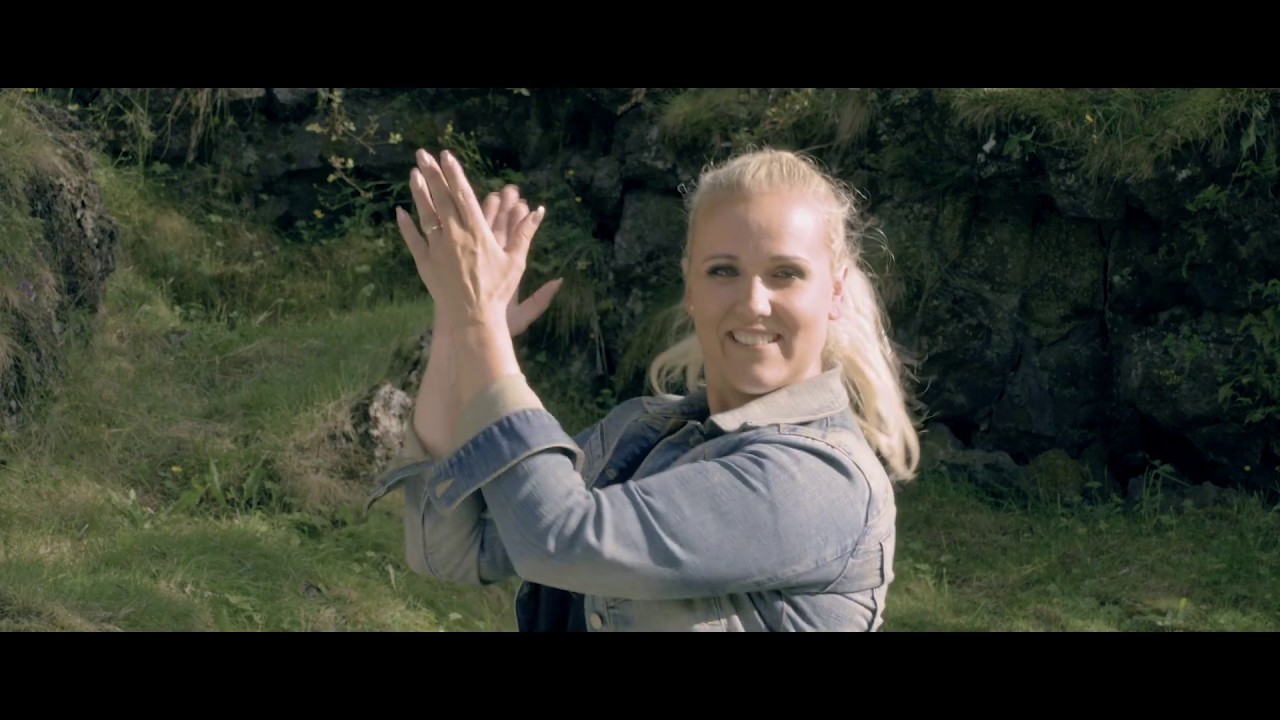 Í öllum litum regnbogans (tónlistarmyndband)