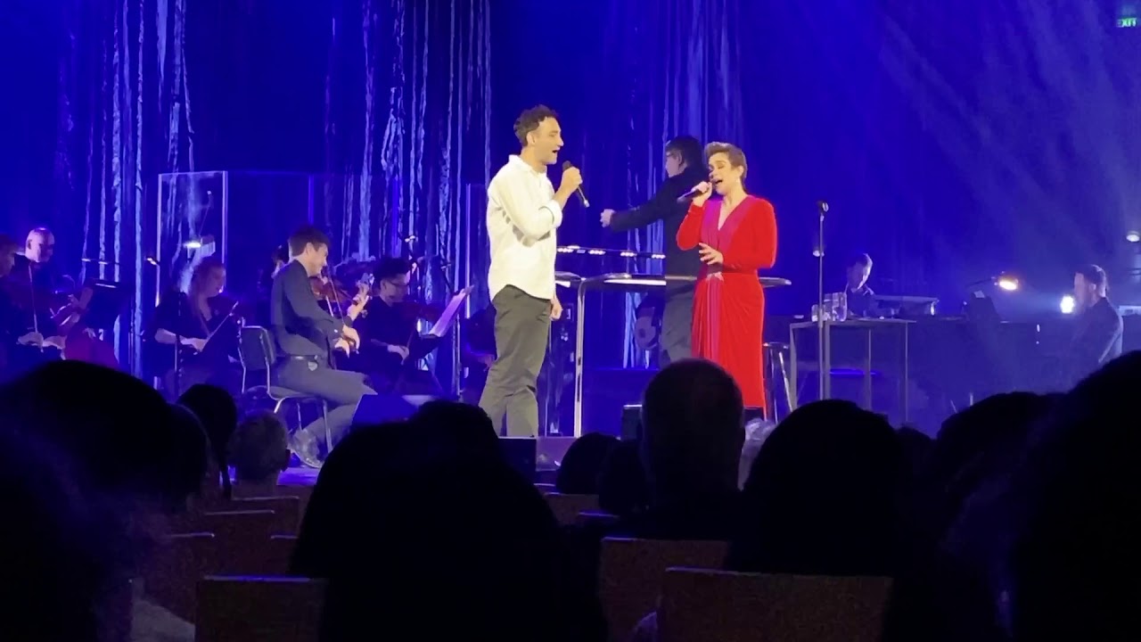 Audience member SHOCKS original Princess Jasmine LEA SALONGA singing Disney's 'A Whole New World'