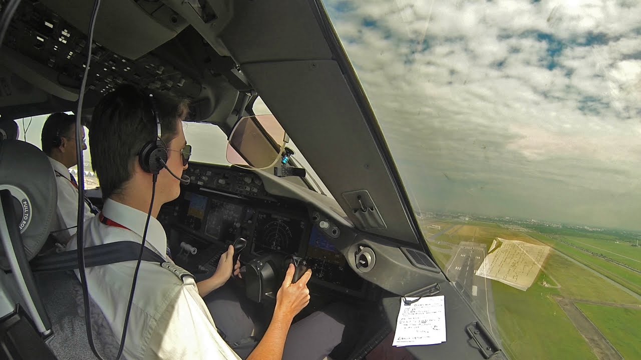 Pilot GoPro Boeing 787 out of Bangkok!