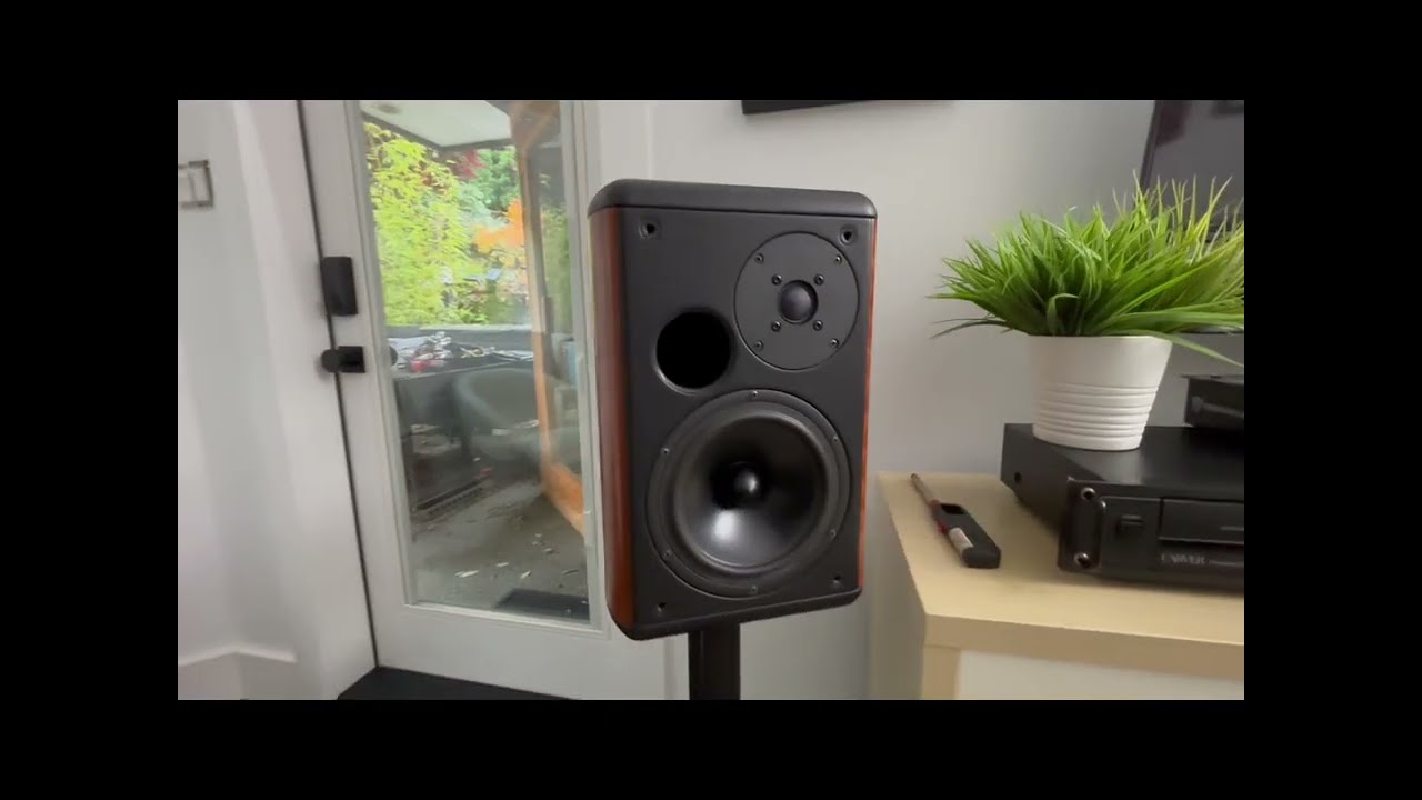 New speakers in review. These beautiful Opera Prima V1 Speakers are getting a listening test. 