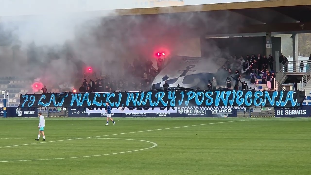 Kotwica Kołobrzeg - Mewa Resko (klasa okręgowa) Oprawa kibiców z okazji 79-lecia istnienia klubu.