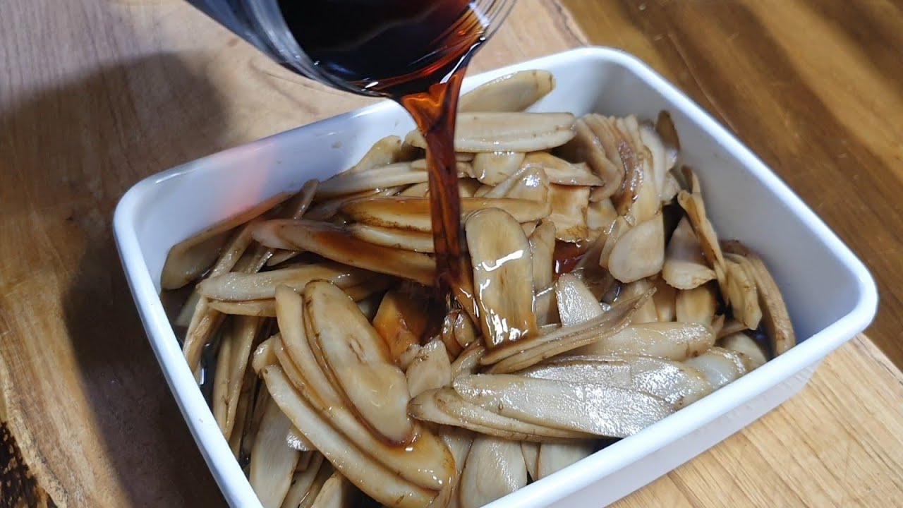 우엉 힘들게 졸이지 마세요!! 이걸 넣어 두고두고 먹어도 질리지 않아요/ 간단우엉 장아찌 (ft.쯔유간장) Pickled burdock (ft. Tzuyu soy sauce)
