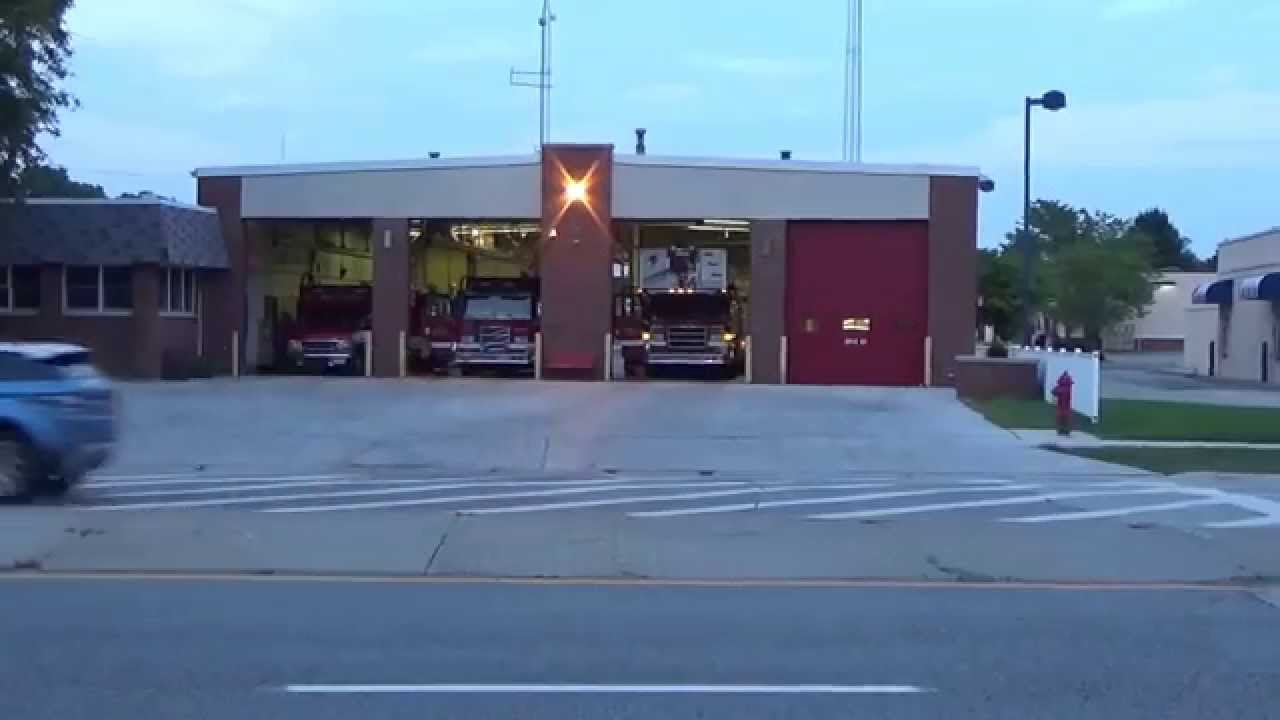 Fire units responding Eng & Trk 61 Des Plaines Illinois