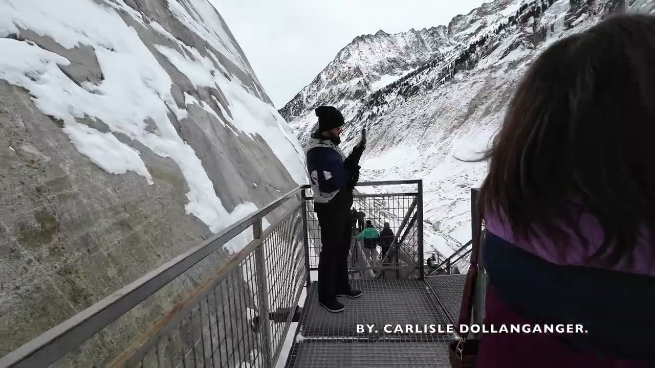 18 - WALKING TOUR VIDEO - MONTENVERS TO MER DE GLACE AND ICE CAVE, CHAMONIX, FRENCH ALPS - FRANCE.