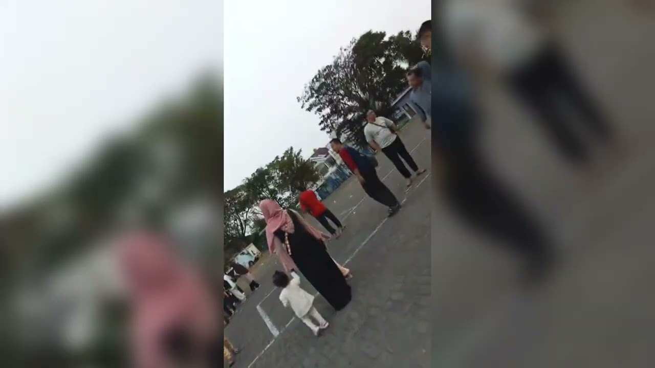 Kumpulan Rafif berburu basuri di tempat wisata Jogja. 😎