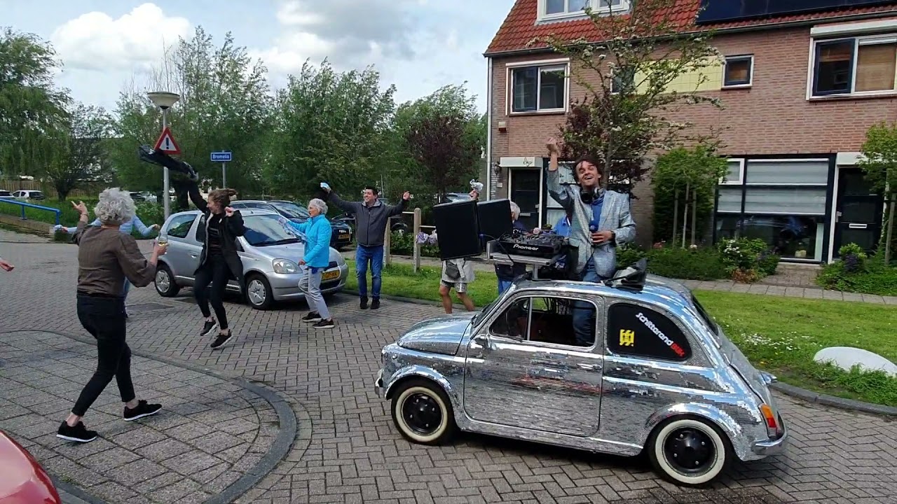 Stoepfeestje fiat 500. Mini pop up verrassing act!