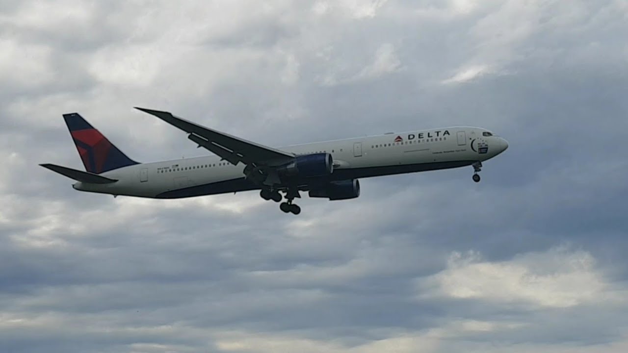 Berlin Tegel Planespotting [EDDT] Late Morning Arrivals Meteorstra&szlig;e