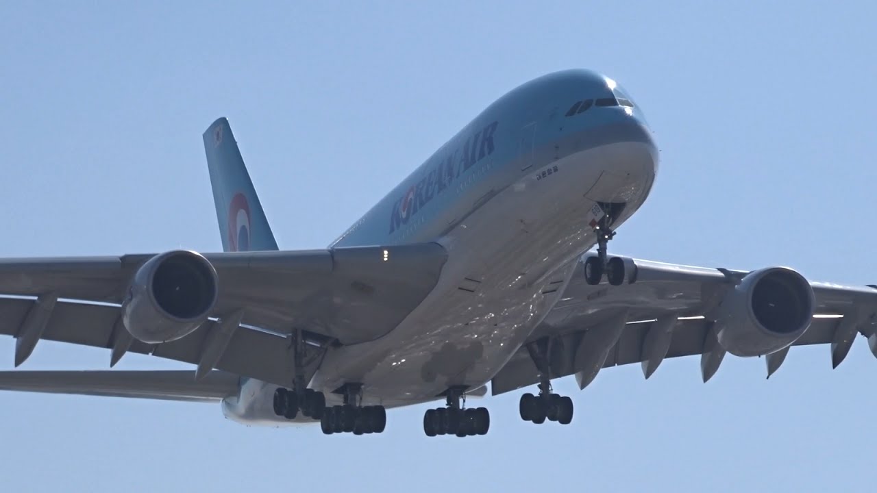 Korean Air Airbus A380-800 [HL7619] landing at Los Angeles (LAX/KLAX)