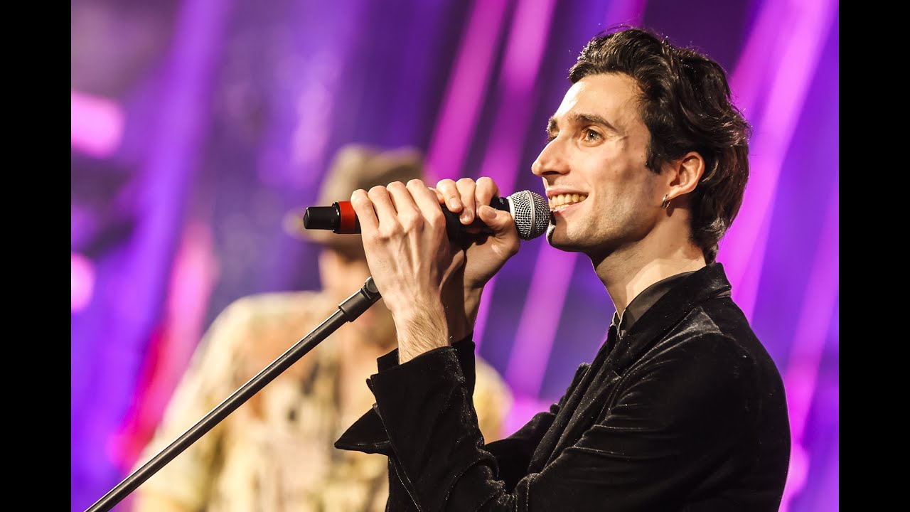 Luca Fol canta 