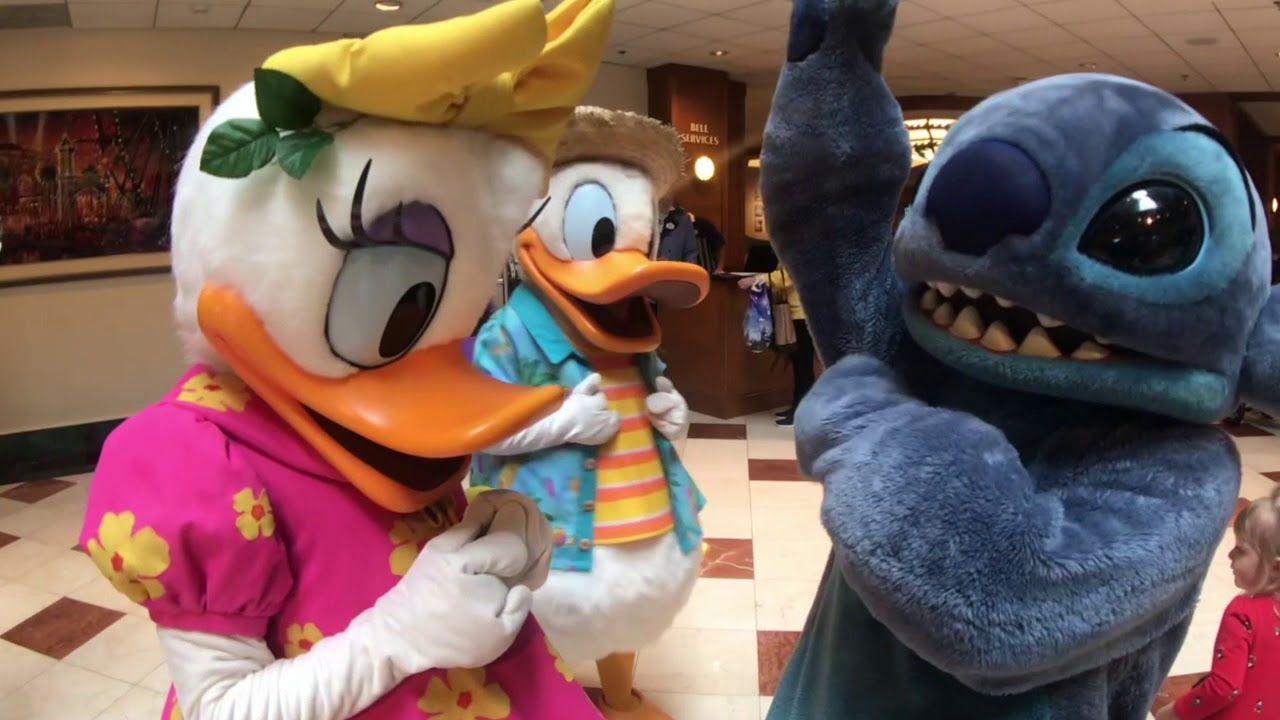 He Loves Me, He Loves Me Not//Donald, Daisy, Minnie, Stitch//Disneyland