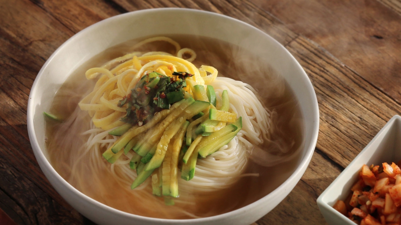 [ENG CC] 마음을 사르르 녹이는 잔치국수 : Korean Banquet Noodle [우리의식탁]