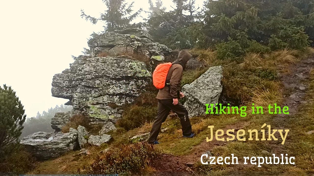 🚶&zwj;♀️Hiking with my Wife in Foggy Mountains ⛰️ in Rain. 🫕 Lunch in the woods! Loved It!