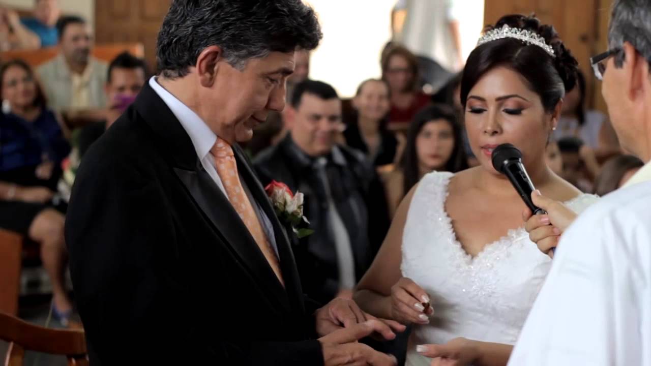 Matrimonio entrega de arras. (El aguacero continua fuerte . ) MVI 1156