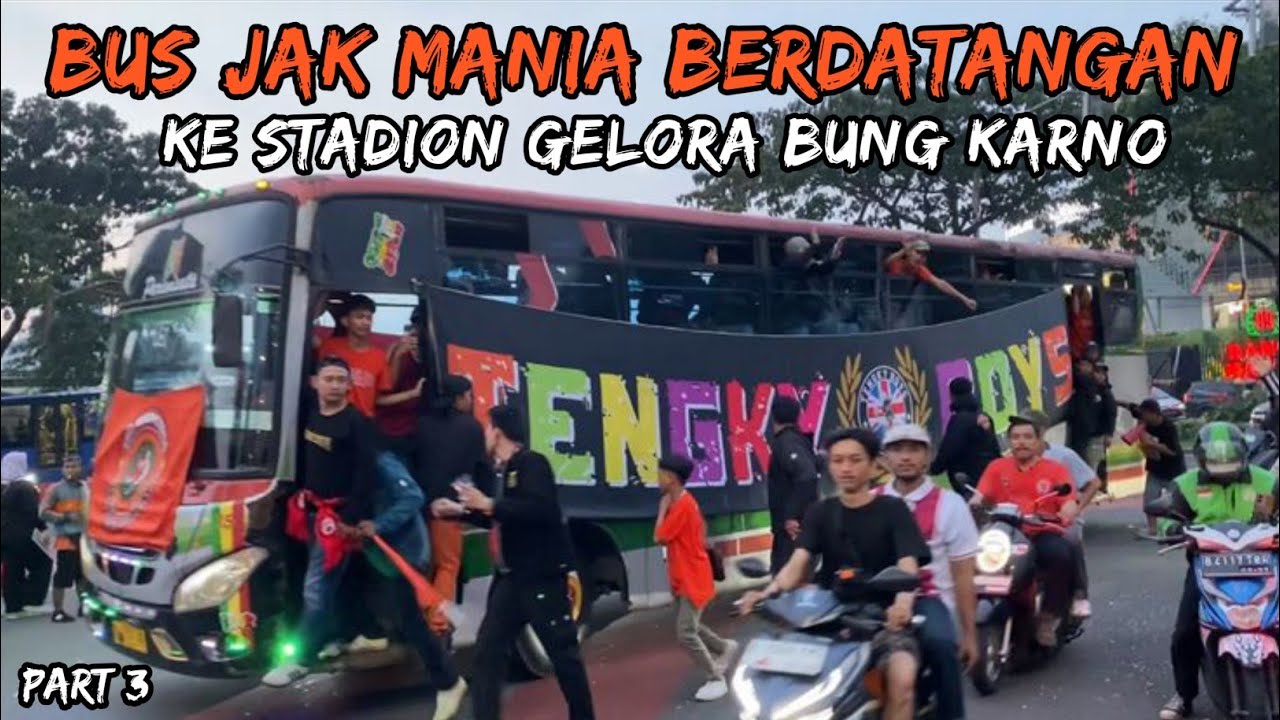 BUS JAK MANIA MEMASUKI STADION GBK ( PERSIJA vs PERSEBAYA ) !!!