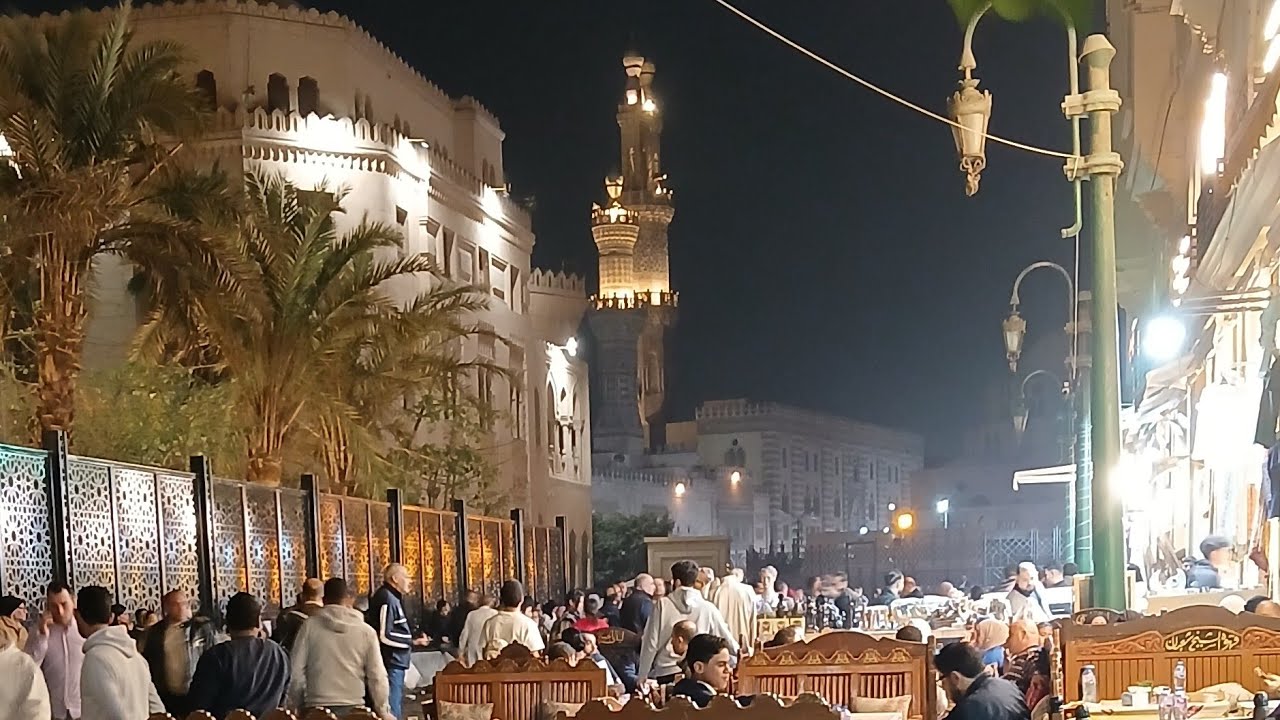 أجواء رمضانية رائعة في محيط - مسجد الإمام الحسين - رضي الله عنه - بمدينة القاهرة