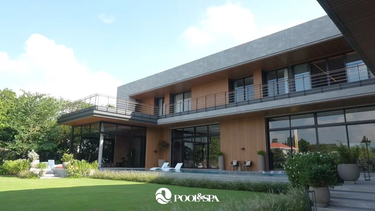 สระว่ายน้ำระบบ Freshwater ในบ้านส่วนตัว By Pool&Spa