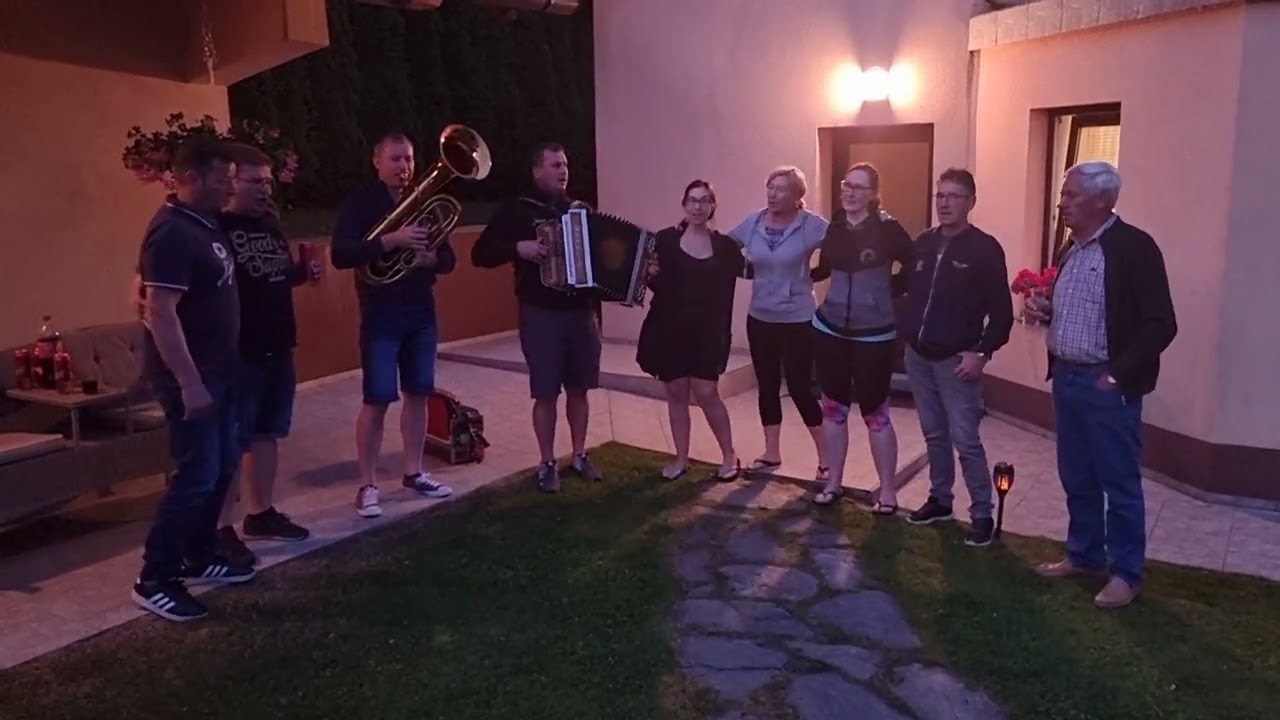 Ansambel Jarica in prijatelji- Tu smo doma (Tine Lesjak)
