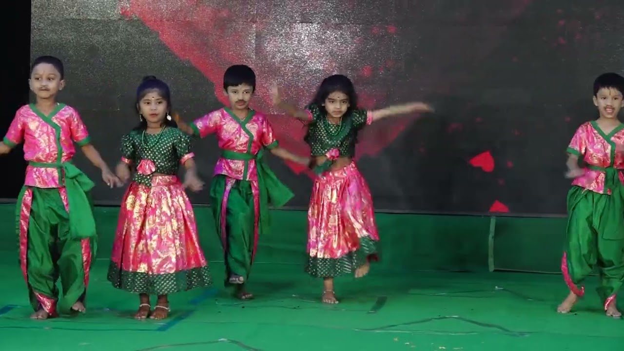 Kondaveeti donga & bijuria dance performance by 1 grade kids annual day ullasanga utsahanga 25 & 26