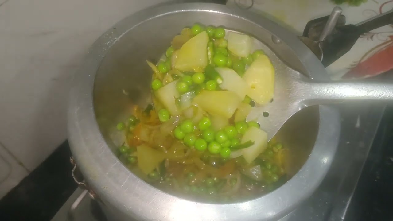 Aalu matar ke chaval namkin👌👌
