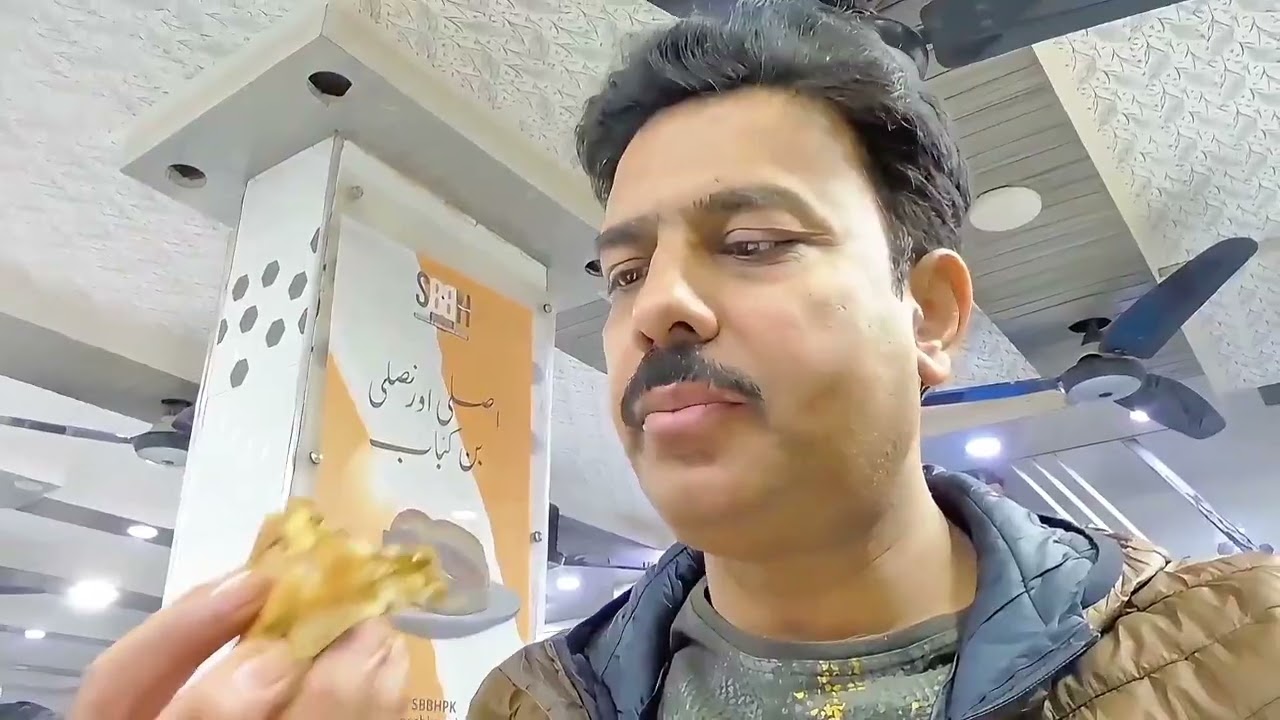 Burns Road Karachi Food Street is a food hub for food lovers. Ab excellent place for family dinner.