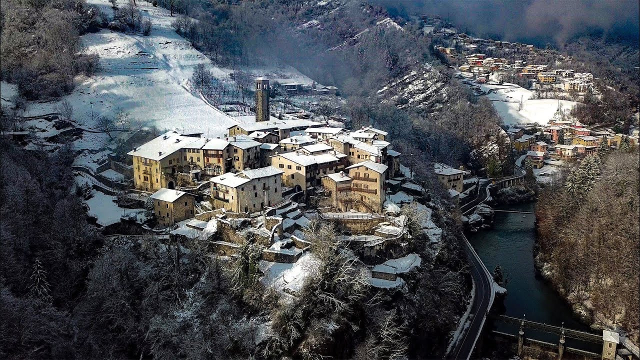 Il Magico e bianco Borgo del Cornello dei Tasso