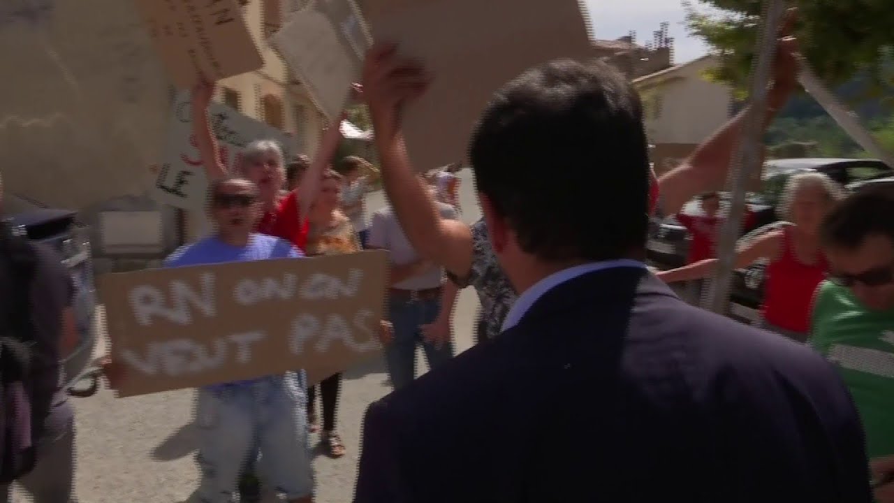 Marine Le Pen prise &agrave; partie dans un village du Var qui va accueillir des migrants