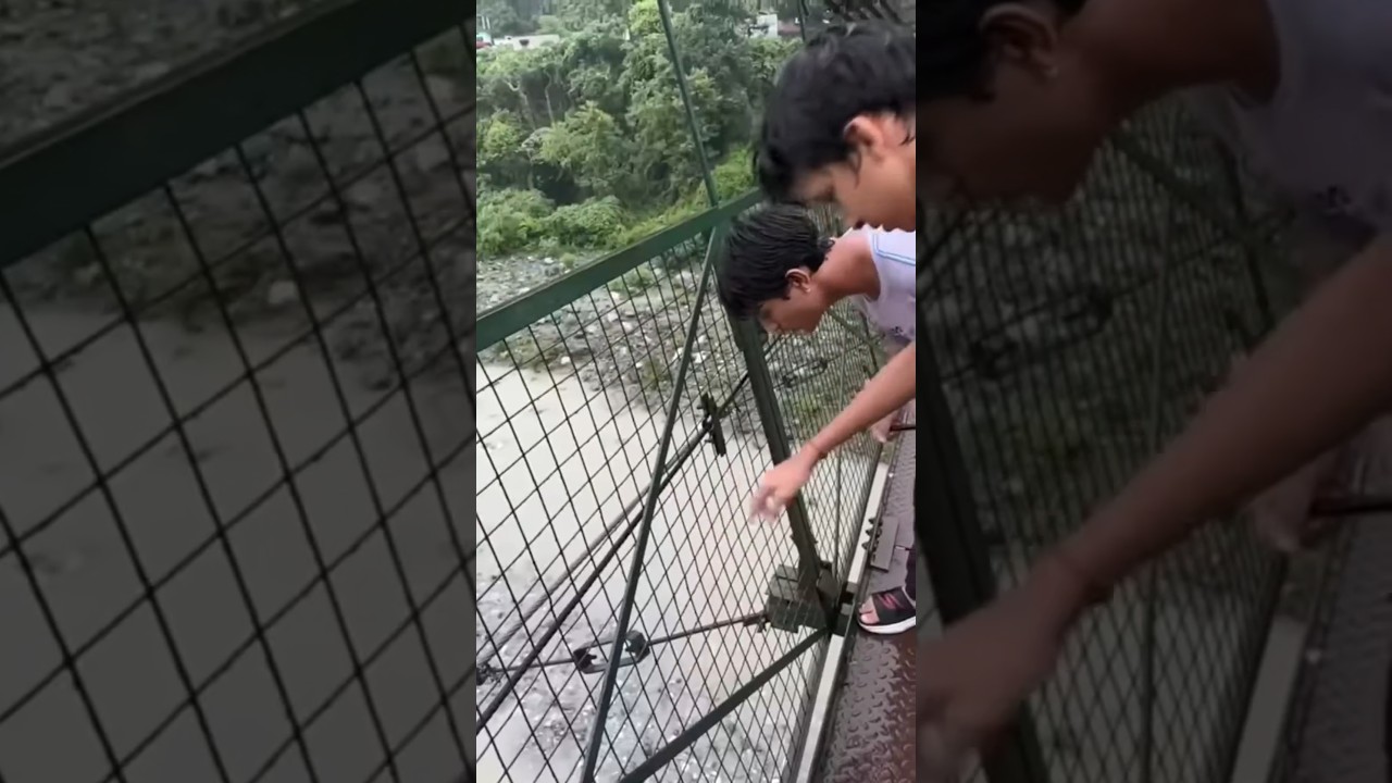 Piyush Ne Sourav bhai ka camera gira Diya 