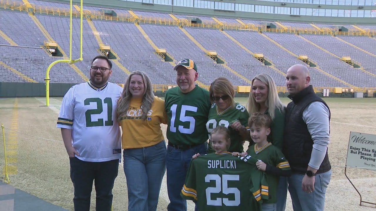 Packers induct 28th member of Fan HOF