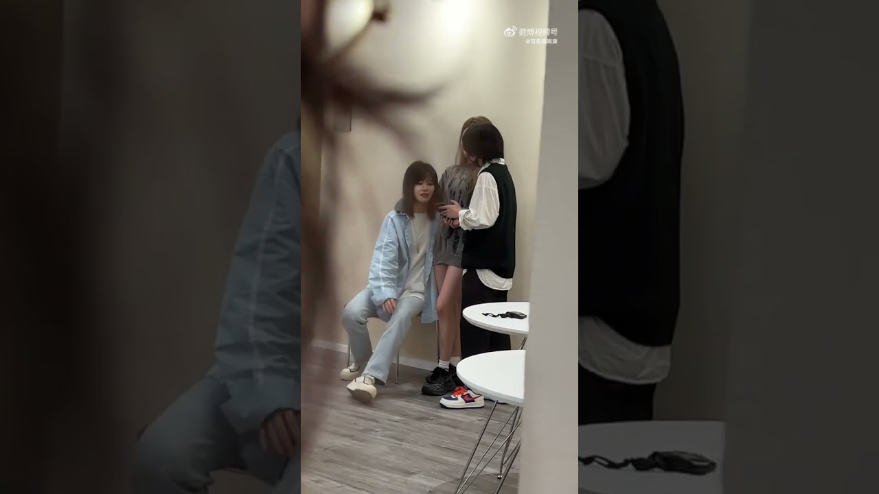 [Bách Chu] 24092023 Chụp ảnh TBP cùng fan hôm nay của hai bạn