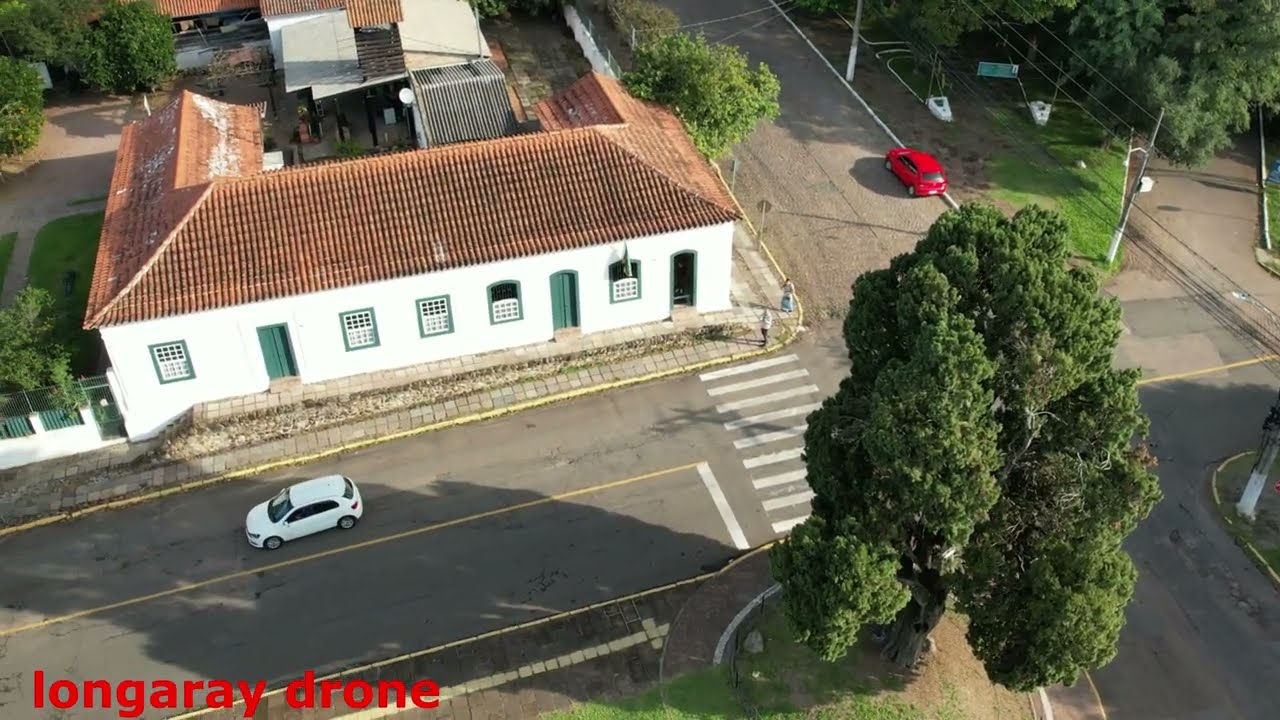 VOO DE DRONE :Casa de Gomes Jardim, Cipreste,Escadaria e Igreja Matriz