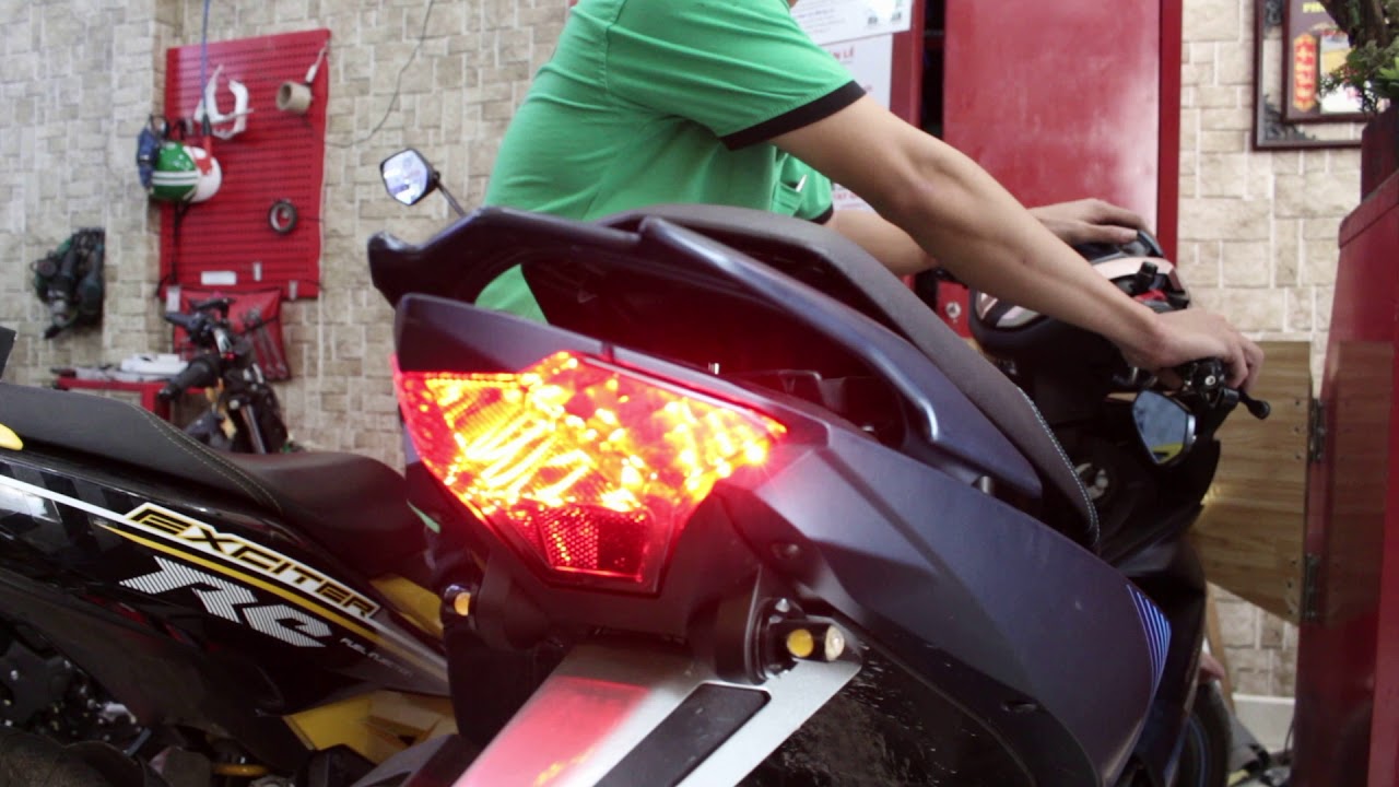 Tiền nhiểu để làm gi ? Để thay bóng Stop F1 mẫu mới trên Exciter150 chứ để làm gì !