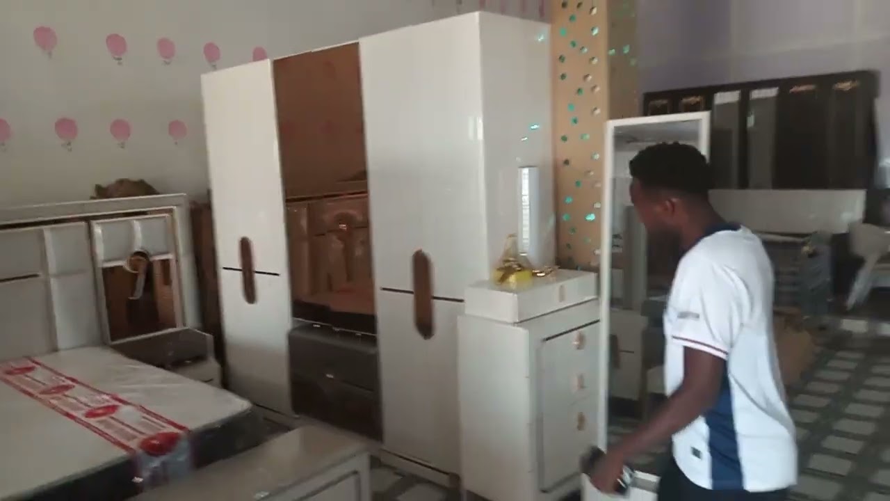 AL-MAHDIYA FURNITURE waxaad kahelaysaan Agabka Guriga sida: Hurdadii, Qadadii, Fadhigii I.W.M