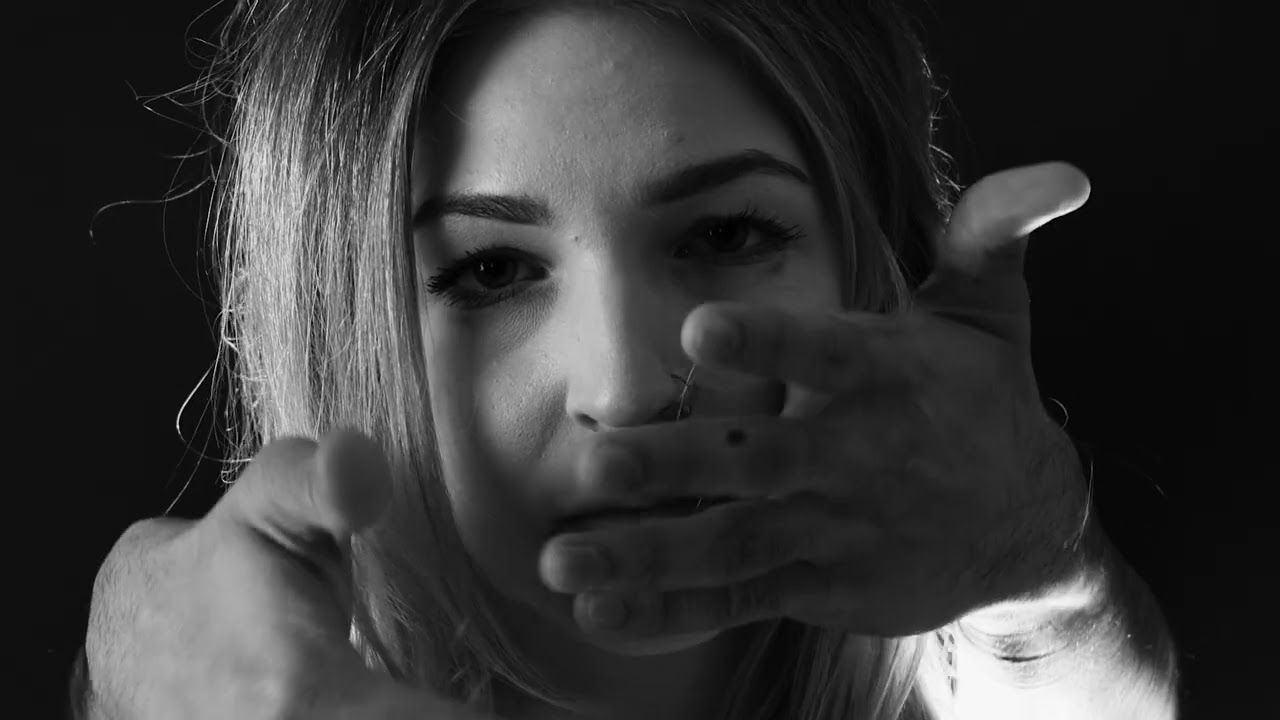 Megrakják a tüzet... (Official Video) - Csjlla