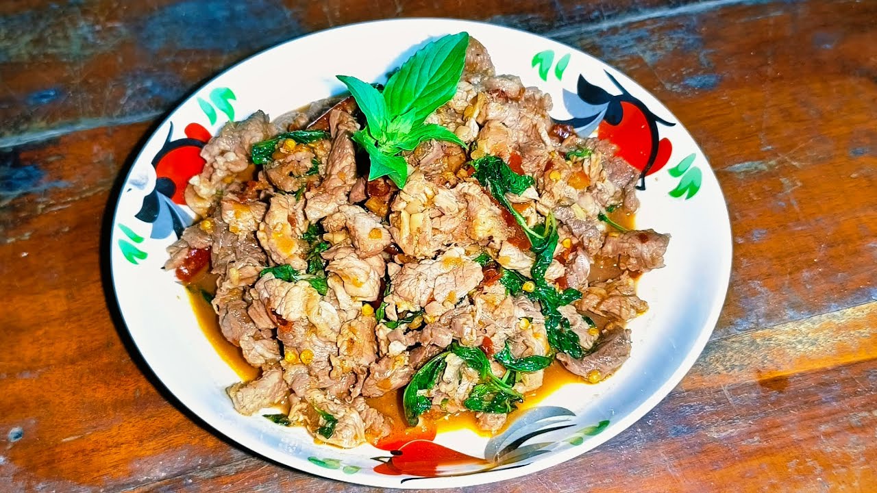 เนื้อผัดพริกแห้งโหระพา.....