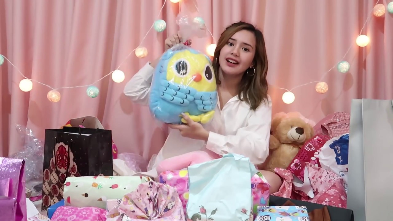 Beby Vlog #42 - Unboxing Kado 16Th Birthday !!