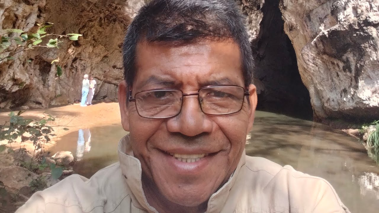 EL POETA INVISIBLE (Poema)